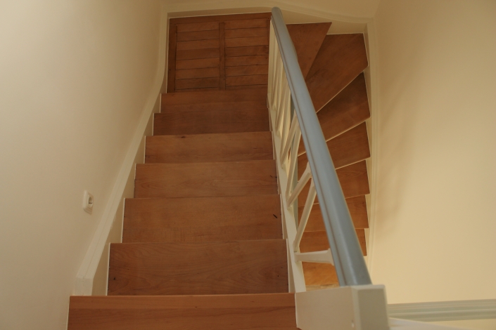 Treppenrenovierung: Renovierte Holztreppe